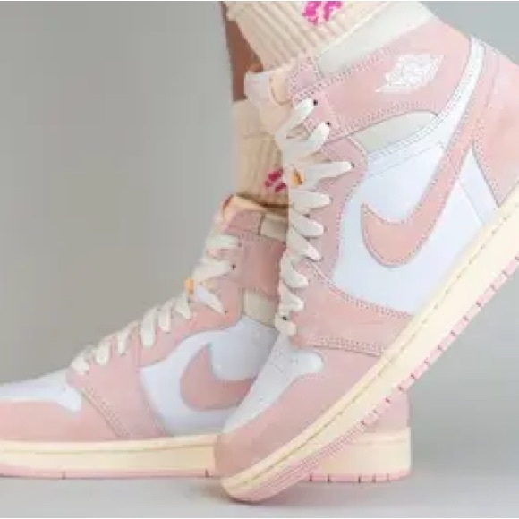 Pink & White Air Jordan 1 Retro High OG🩷🤍 - Picture 4 of 7